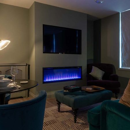 Beautiful Modern 1 Bedroom Apartment, City Centre Бат Экстерьер фото