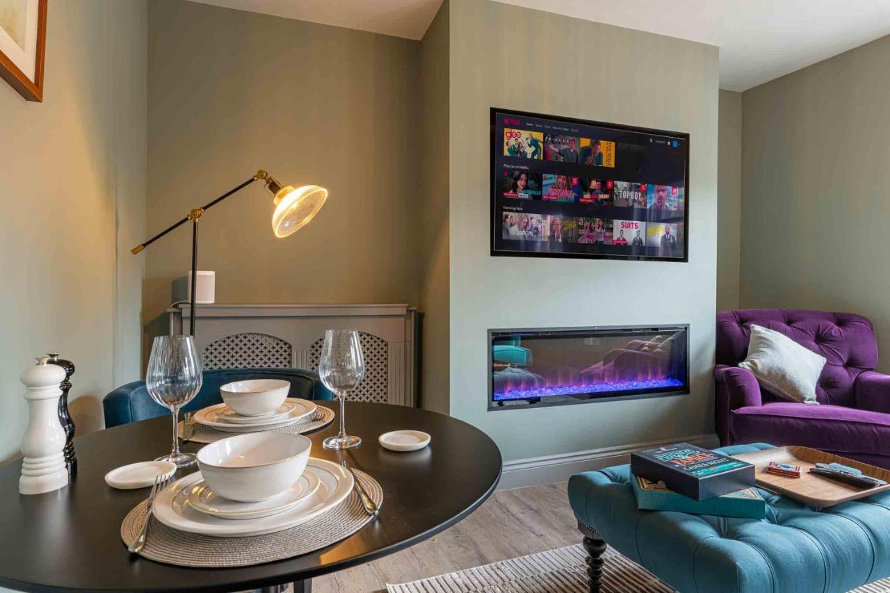 Beautiful Modern 1 Bedroom Apartment, City Centre Бат Экстерьер фото