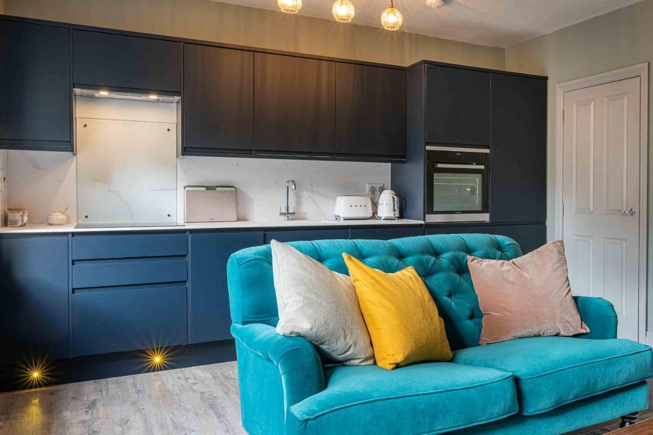 Beautiful Modern 1 Bedroom Apartment, City Centre Бат Экстерьер фото